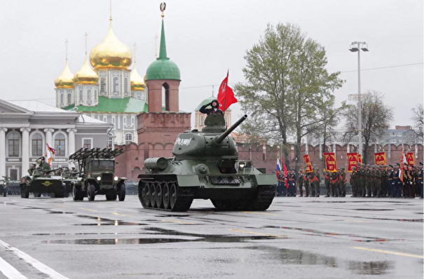 Военные парады, шествия и праздничные гуляния проходят в регионах Центральной России