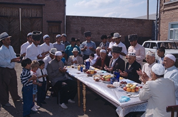 Власти Ингушетии помогли малоимущим семьям накрыть столы к празднику разговения