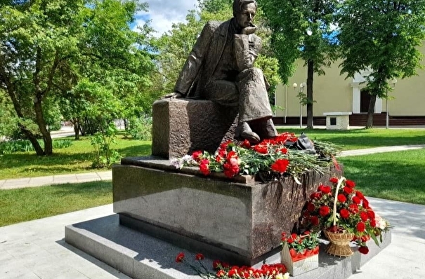 Памятник Сахарову открыли в нижегородском Сарове