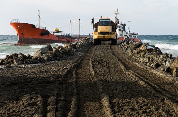 Прокуратура потребовала очистить акватории портов Сахалина от затонувших судов