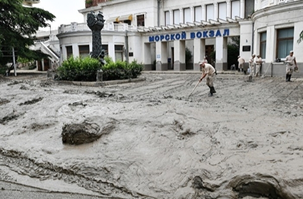 Штормовое предупреждение в Крыму из-за ливней объявили еще на двое суток