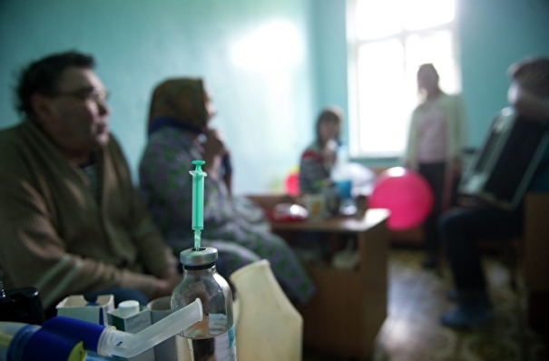Более 80% проживающих в тюменских домах-интернатах вакцинировали от COVID-19