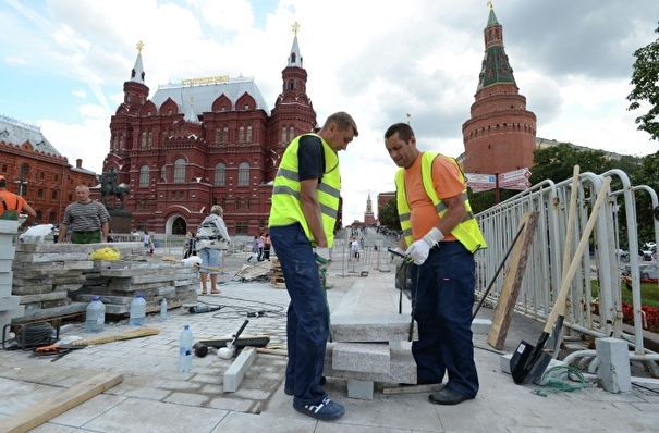 Заммэра Бирюков объяснил частую замену плитки в Москве работами с сетями