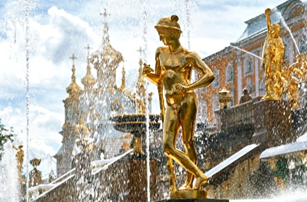 Праздник фонтанов в Петергофе отменили из-за коронавируса