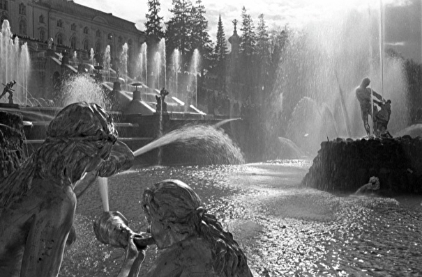 РНБ покажет архивы о создании фонтанов Петергофа