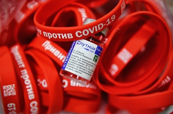 Мантуров: до 1 октября в гражданский оборот в РФ выпустят еще 57 млн доз вакцин от COVID-19