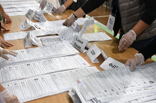 Данные ЦИК: "Единая Россия" набирает 49,63% голосов по итогам обработки 95% протоколов, в Думу проходят "Новые люди" 