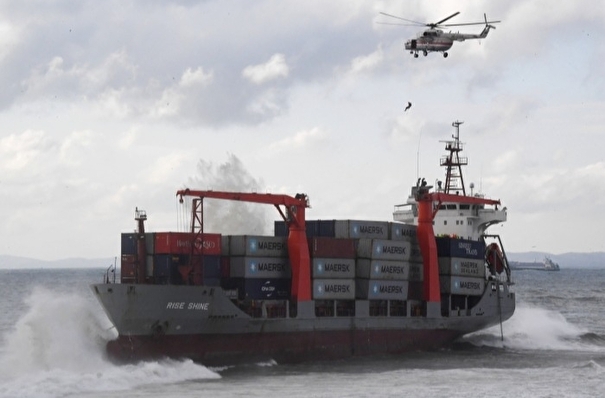 Более 1,6 тыс. тонн груза находится на борту севшего на мель в Приморье панамского судна