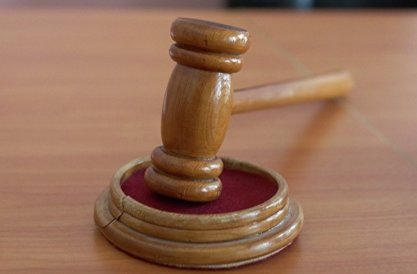 Суд на Чукотке приговорил к условному сроку лишения свободы полицейского, ударившего задержанного