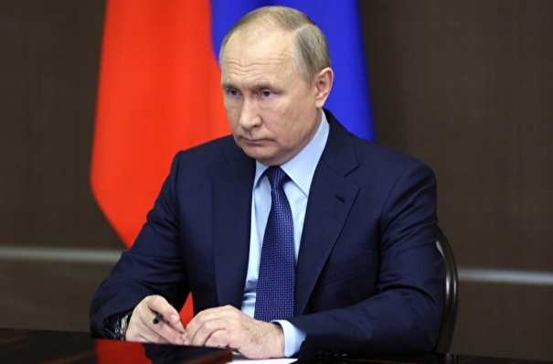 Путин напомнил правительству о необходимости до конца года выполнить "майские" указы по зарплате бюджетников