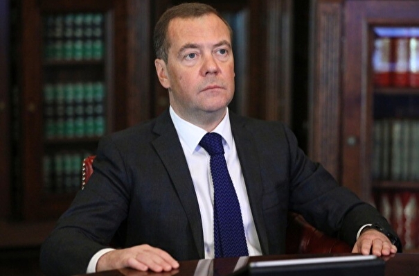 Медведев констатировал дефицит рабочей силы в ряде отраслей экономики РФ из-за коронавируса
