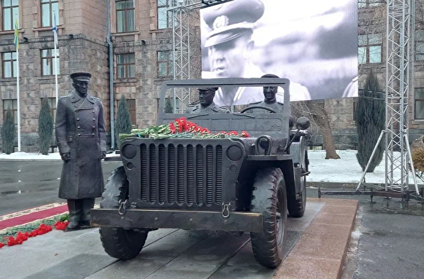 Композиция в честь маршала Жукова появилась в центре Екатеринбурга
