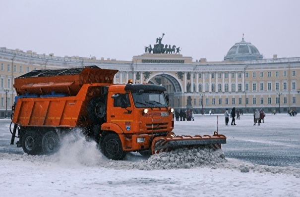 В Петербурге за 2,5 недели собрали половину прошлогоднего объема снега