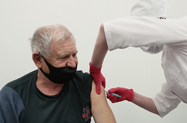 Группы медиков для вакцинации пенсионеров на дому усиливают в Татарстане