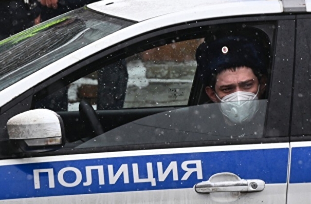 Несколько сотен человек доставили в полицию после рейда в Ленинградской области