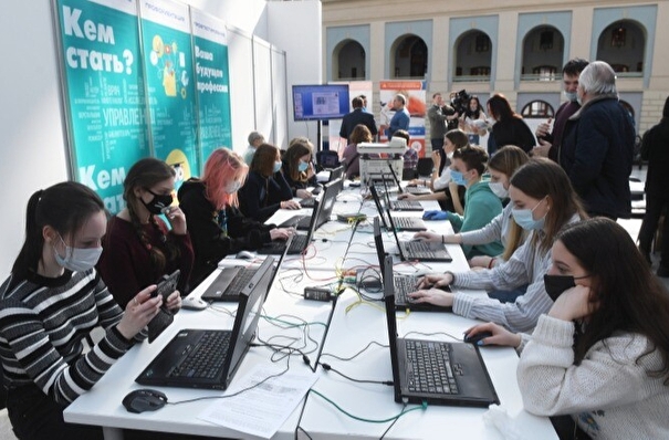 Программа бесплатного переобучения россиян новым профессиям расширена на граждан до 35 лет