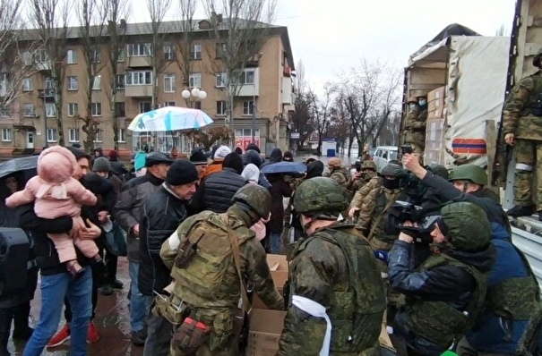 Российские военные доставили из Крыма в украинский Мелитополь 110 тонн гумпомощи