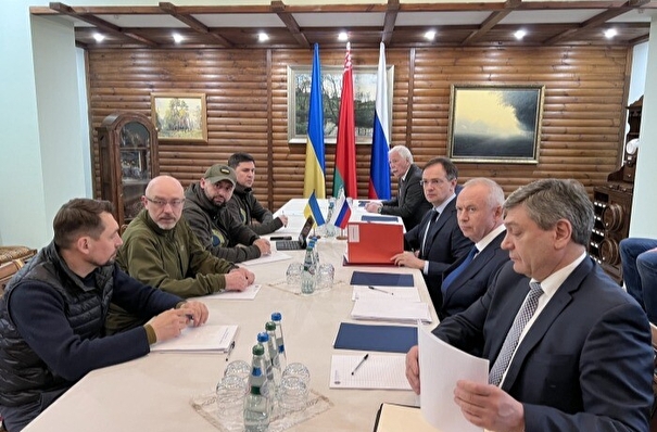 Мединский: РФ на переговорах с Украиной настаивает на комплексном договоре