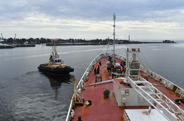 Севший на мель у берегов Приморья сухогруз "Виктор" отбуксирован на Сахалин