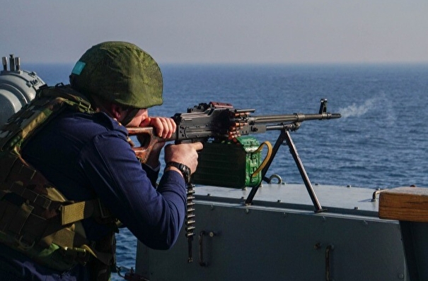 Корабли ВМФ РФ открыли огонь по сухогрузу, который шел в Мариуполь эвакуировать "Азов"