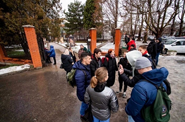 Учеников двух школ эвакуируют в Красноярске
