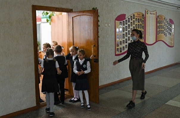 Школы Кабардино-Балкарии с 1 мая введут традицию поднятия флагов и исполнения гимнов РФ и республики