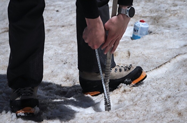 Ученые впервые установят на крупнейшем леднике Полярного Урала датчики слежения за таянием снега