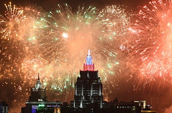 Небо Москвы в День Победы расцветят 11 тыс. фейерверков