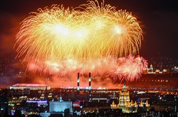 Более 2 млн человек смотрели салют в Москве
