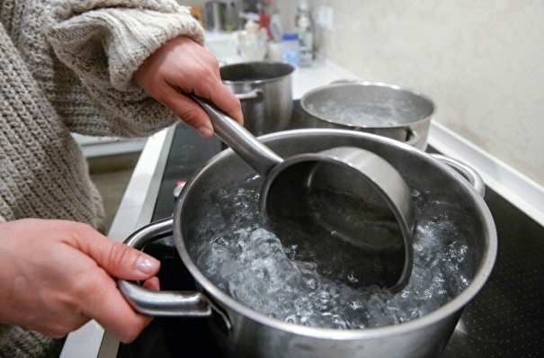 Плановые отключения горячей воды начались в Москве
