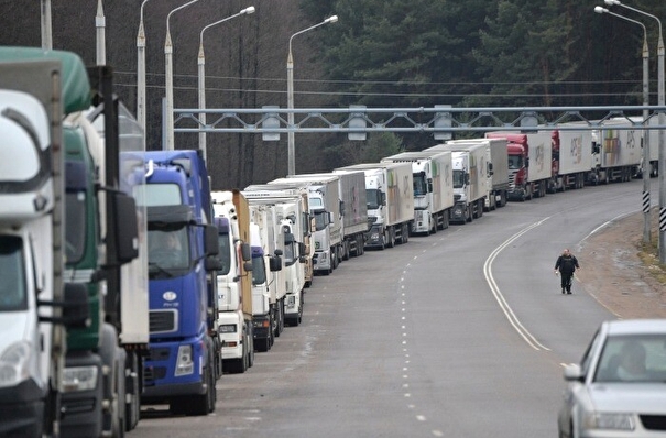 Минпромторг обсудит с Минтрансом риски для бизнеса при запрете въезда грузовиков из ЕС