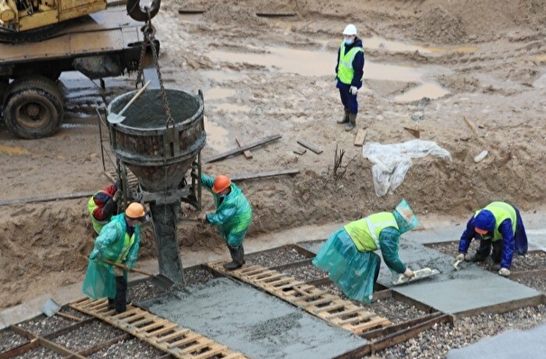 Собянин: строительство путепровода на улице Барклая закончат до конца года
