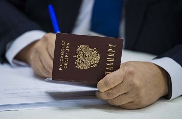 Первые переселенцы из Донбасса и Украины получили в Ростовской области паспорта РФ