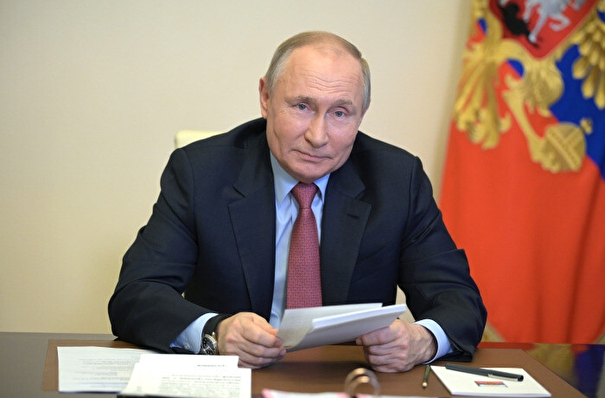 Путин заявляет о необходимости укрепления гражданского общества и воспитания патриотизма