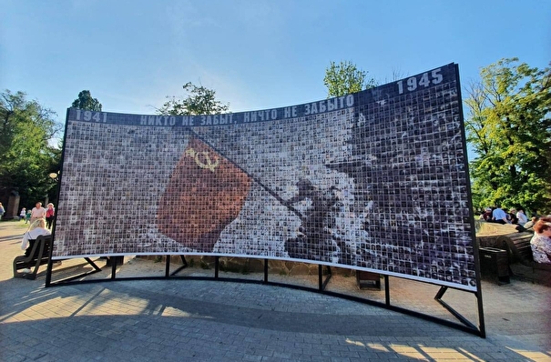 Пострадавшую от ветра инсталляцию из 2,6 тыс. фотографий участников войны в Белгороде вернули на прежнее место