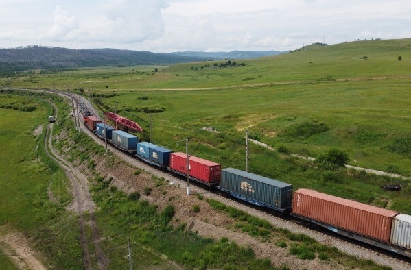 Трутнев заявил о необходимости развития дальневосточных транспортных коридоров и Севморпути