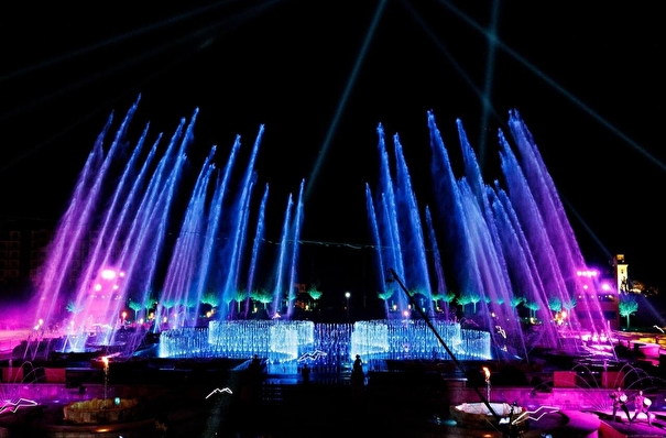 Самый большой в России мультимедийный фонтан запустили в Дагестане