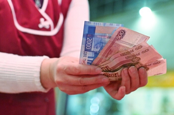 Власти Ямала повысят зарплату специалистам в сфере молодежной политики, туризма и детского отдыха