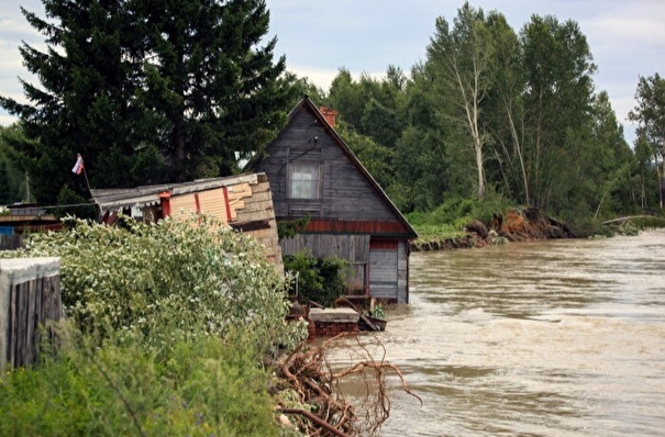 Из-за дождевого паводка в Верхоянском районе Якутии пострадали более 460 домов - власти