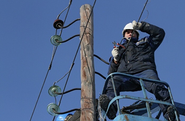 Режим ЧС введен в иркутском Киренске после штормового ветра, оставившего без света около 12 тыс. человек