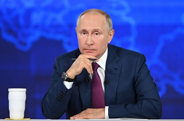 Кремль: "Прямая линия" Путина в августе не состоится; ее элементы могут быть включены в ежегодную пресс-конференцию