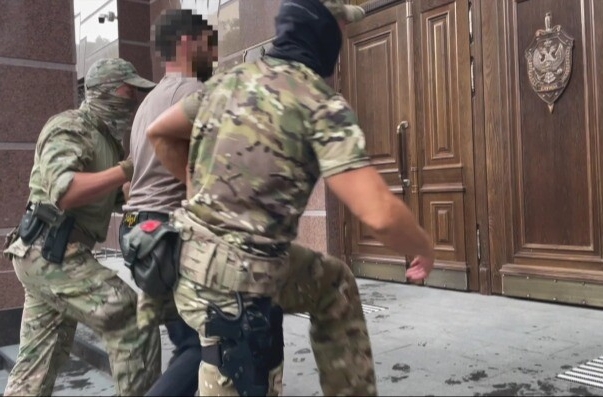 Сотрудники ФСБ задержали шестерых членов террористической ячейки в Джанкое и Ялте