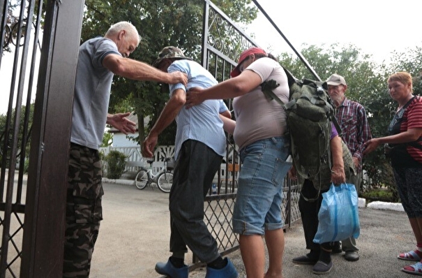 Эвакуированные из-за взрывов на севере Крыма жители начали возвращаться в свои дома