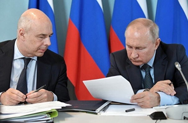 Путин обсудит проект бюджета РФ на 2023-2025гг с Силуановым до его принятия правительством