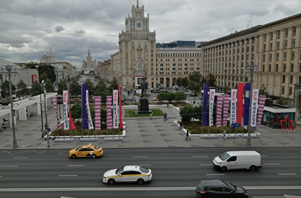 Более 4,3 тыс. флагов и декоративных конструкций украсят Москву ко Дню города