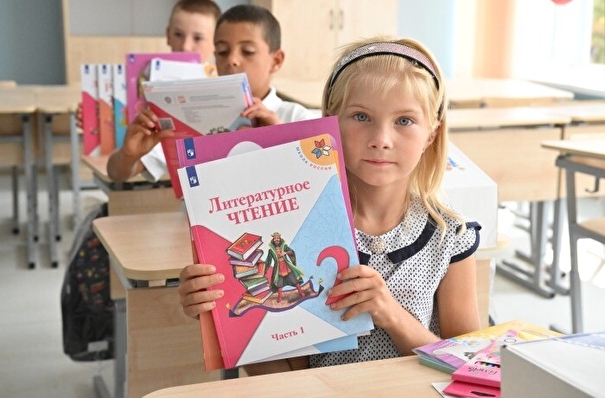 Для российских школ будет утвержден федеральный перечень учебников, сообщил Кравцов