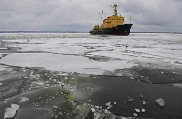 Бесхозное судно "Днепр" планируют утилизировать в якутском Тикси по проекту "Чистая Арктика"