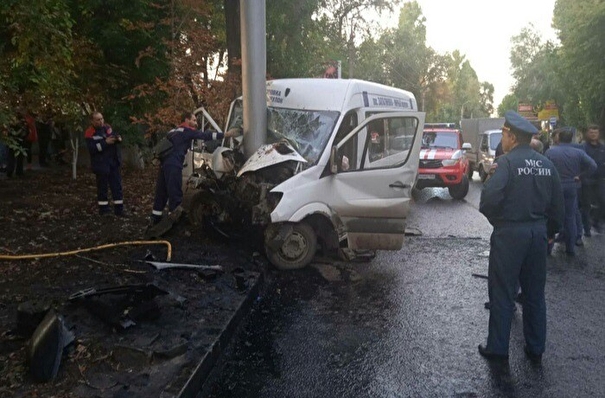 Пятнадцать человек госпитализированы в Саратове после ДТП с автобусом
