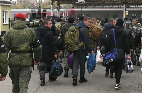 МО РФ разъяснило, что передвижение военнообязанных не требует разрешения военкоматов