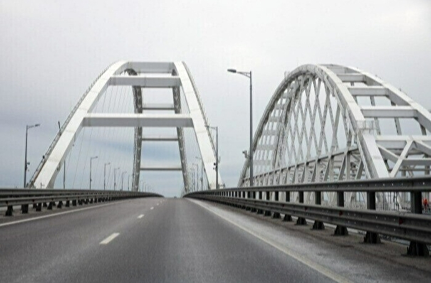 Открыли автомобильное движение по Крымскому мосту